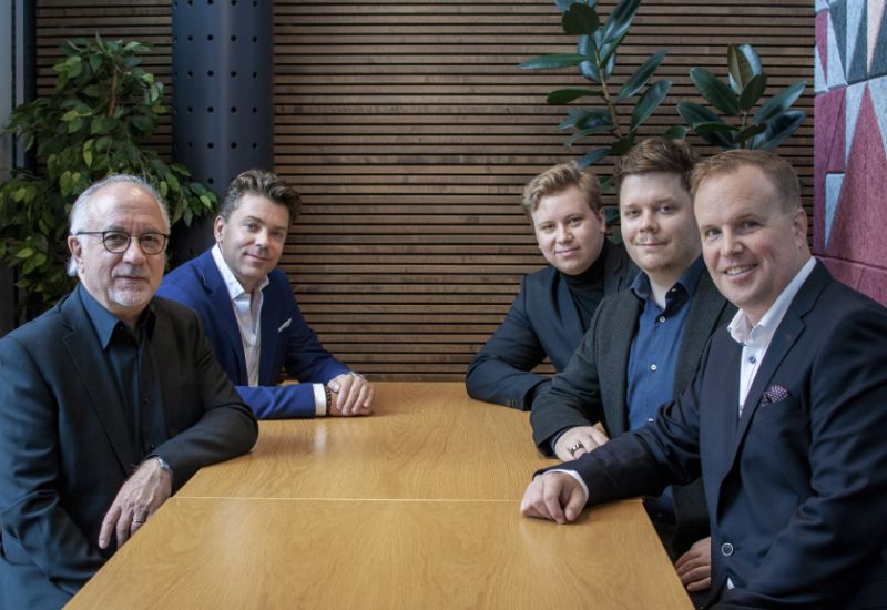 Kuva viidestä toimitilavälittäjistä jotka ovat kirjoittaneet artikkelin.